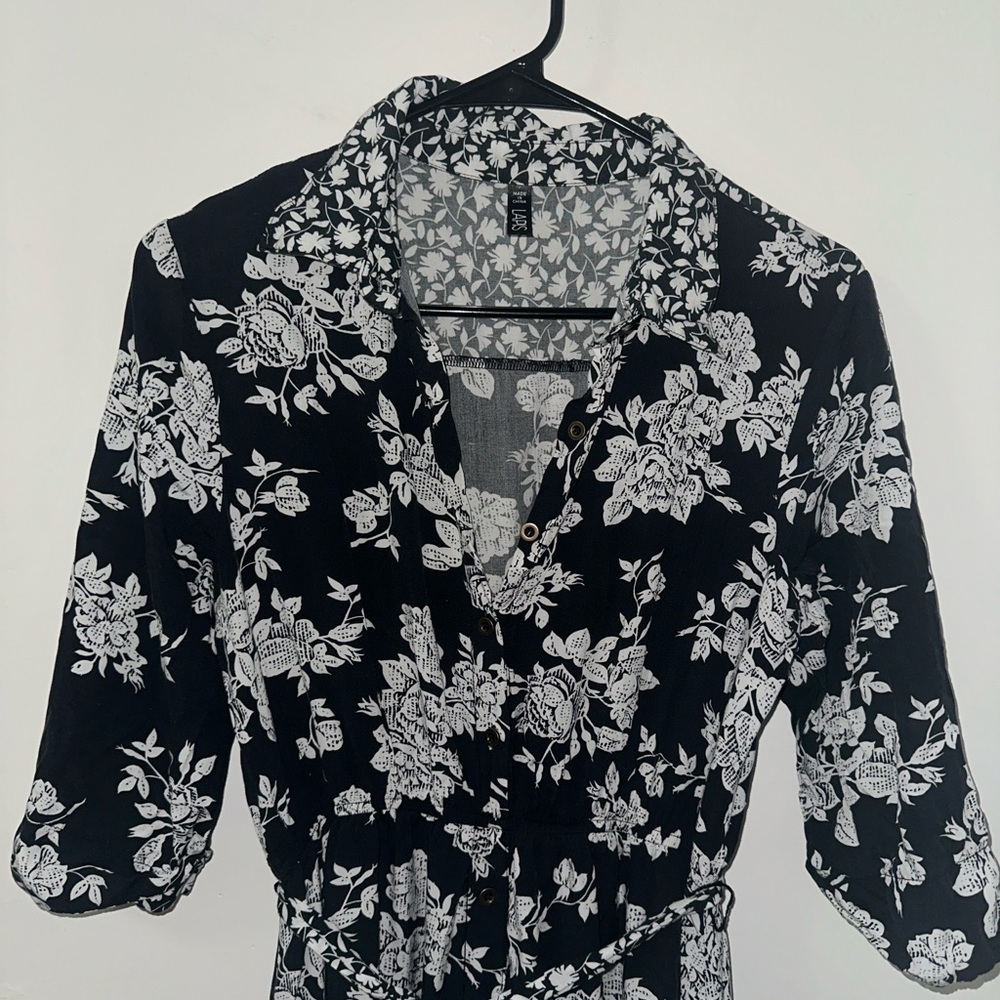 Lapis Black and White Floral Long Sleeve Dress